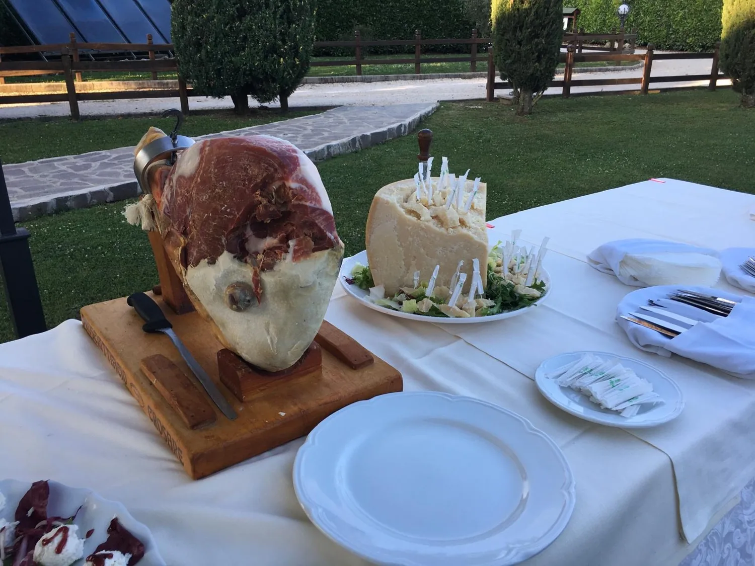Buffet di benvenuto con prosciutto e forma di grana — Le Colombe Da Tiziano
