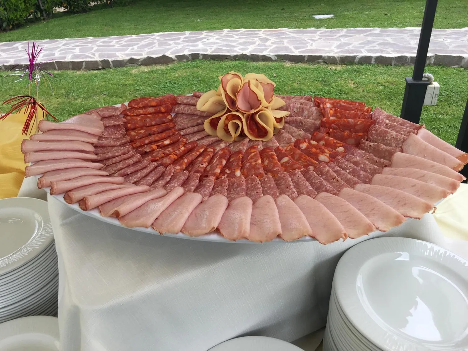 Vassoio di salumi misti a raggiera — Le Colombe Da Tiziano
