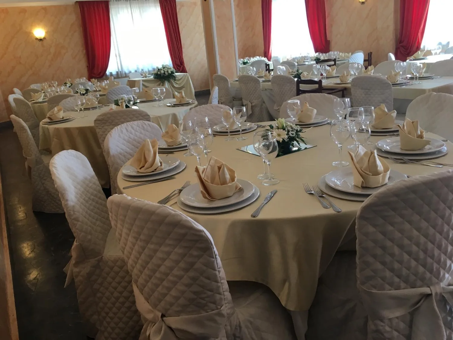 Sala Pesca apparecchiata per un ricevimento — Le Colombe Da Tiziano