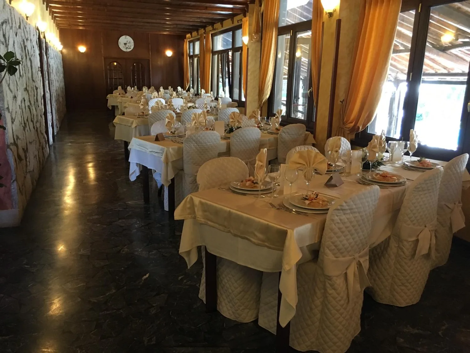 Sala Veranda con vetrate sul giardino — Le Colombe Da Tiziano